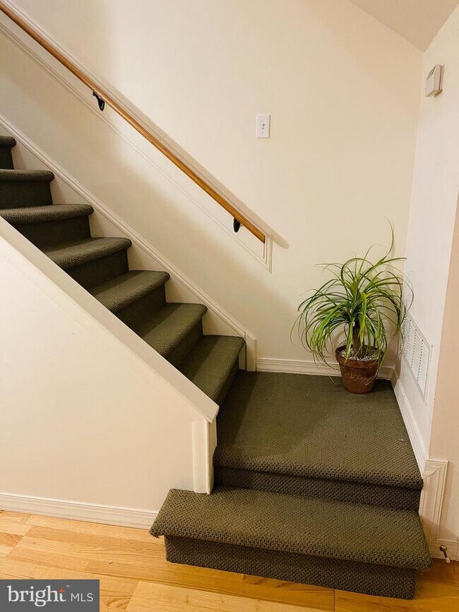 Building Photo - 201 Village Walk