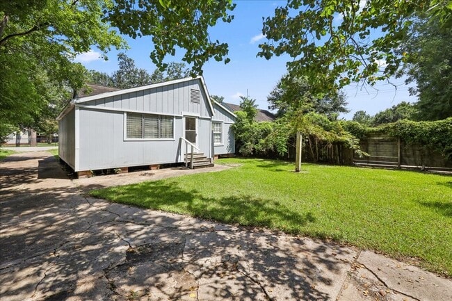 Building Photo - 4020 Ector Ave