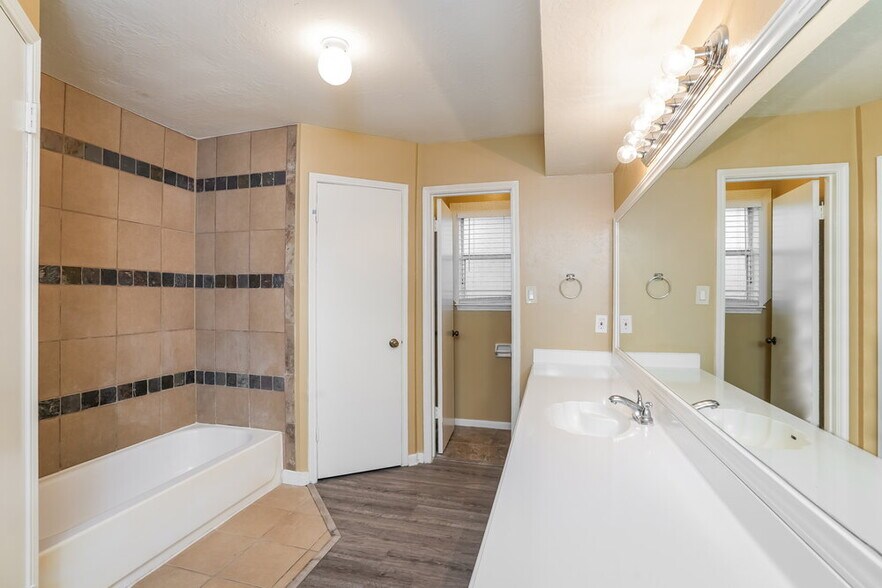 Building Photo - 23331 Bayleaf Dr