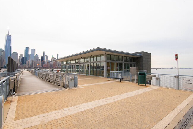 Building Photo - 99 Hudson St