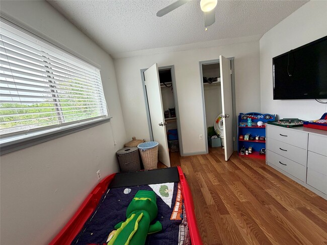 Building Photo - 15111 Chasehill Dr