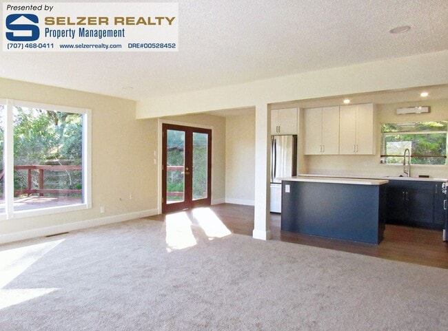 Building Photo - Recently renovated & roomy 3+ bedroom home...