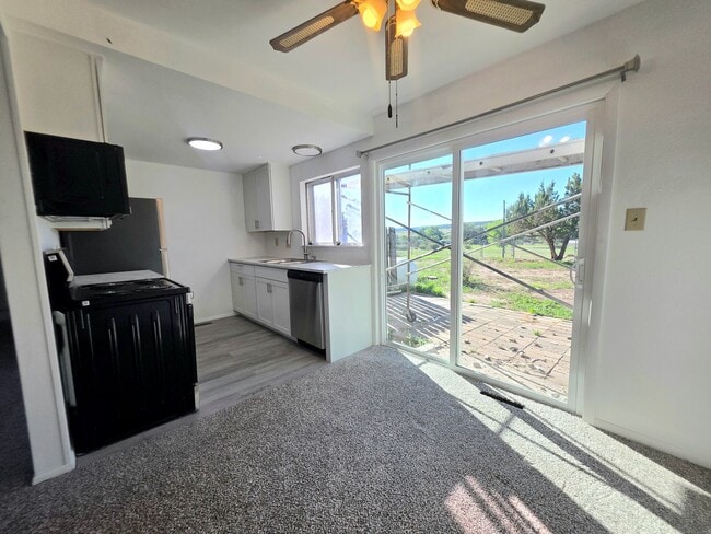 Building Photo - 3279 Lunar Dr