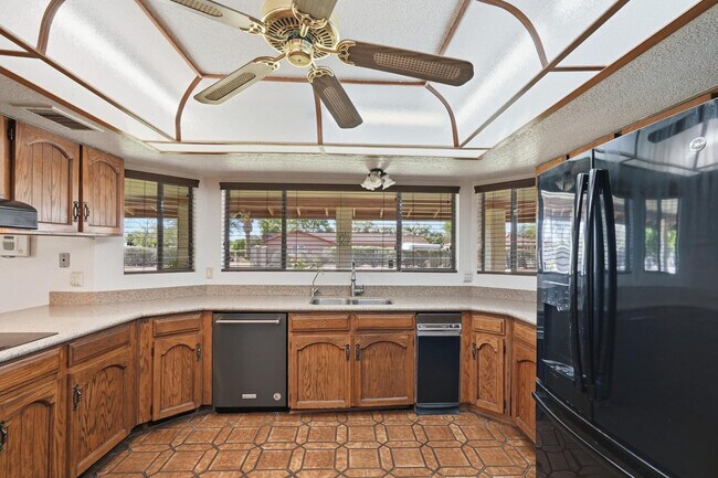 Building Photo - 1003 E Calle Monte Vista