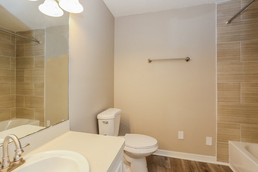 Building Photo - 213 Park Ave