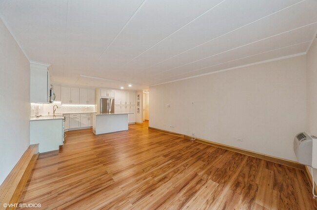 Building Photo - 18 E Old Willow Rd