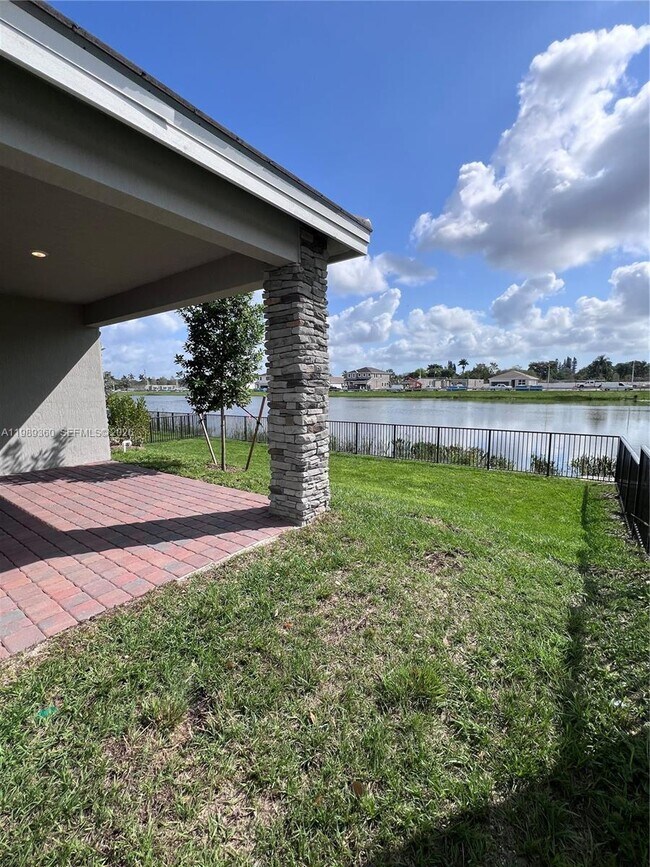 Building Photo - 4784 SW 72nd Terrace