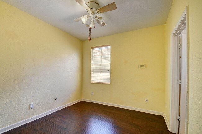 Building Photo - 10537 Galleria St