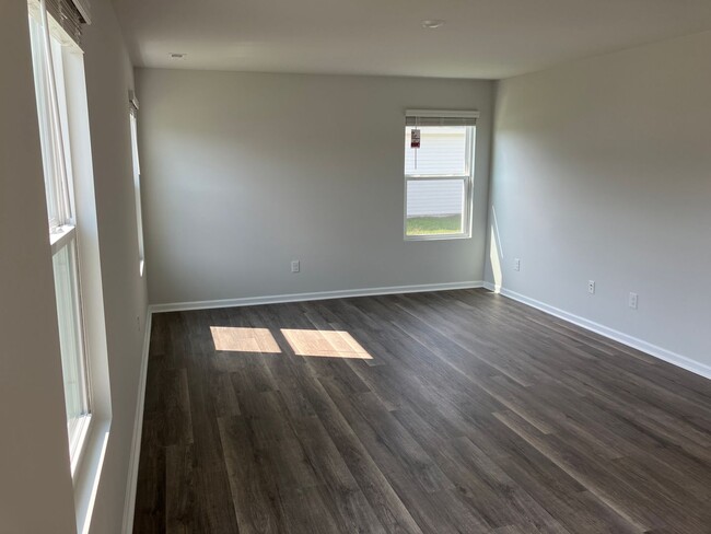 Building Photo - 3 Bedroom 2 Bathroom House- Groves at Sout...