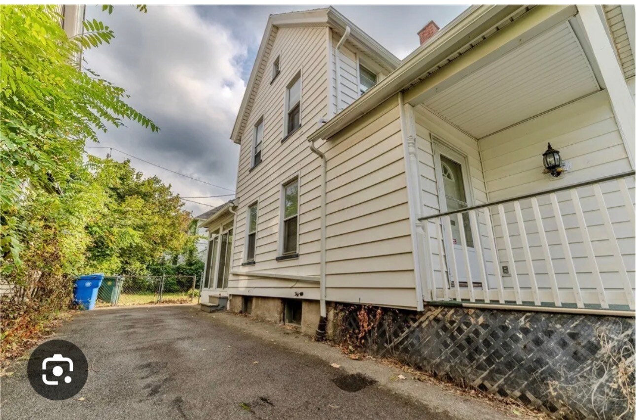 Building Photo - 422 Seward St