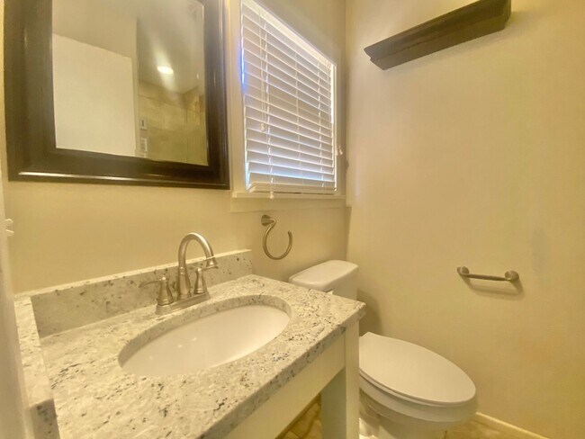 Building Photo - NOW AVAILABLE - Great 3 bedroom 2 bath nea...