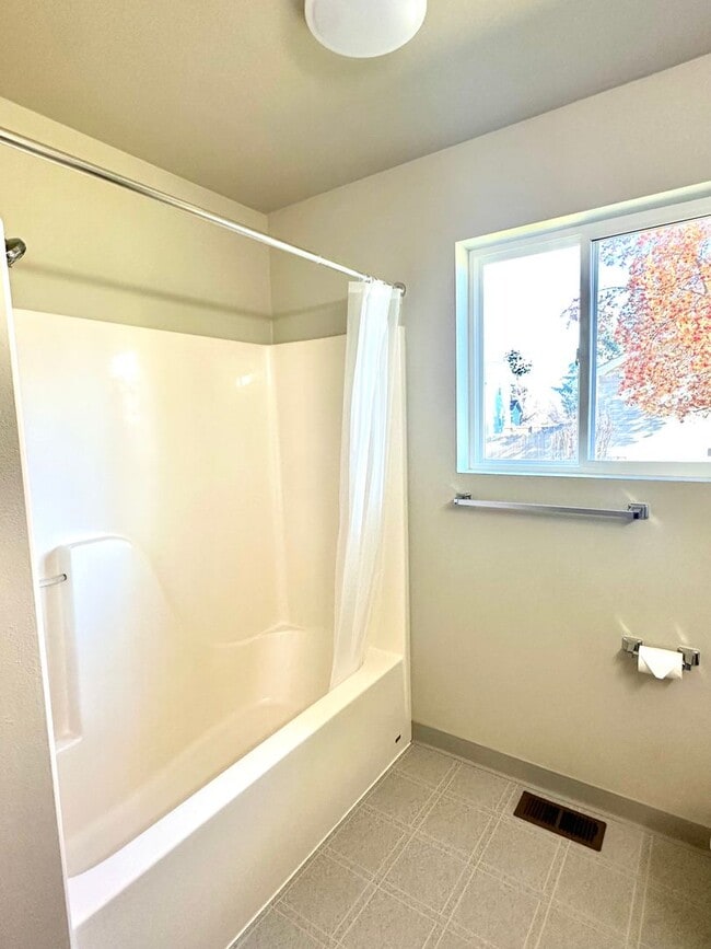 Building Photo - New remodeled Kalispell Home