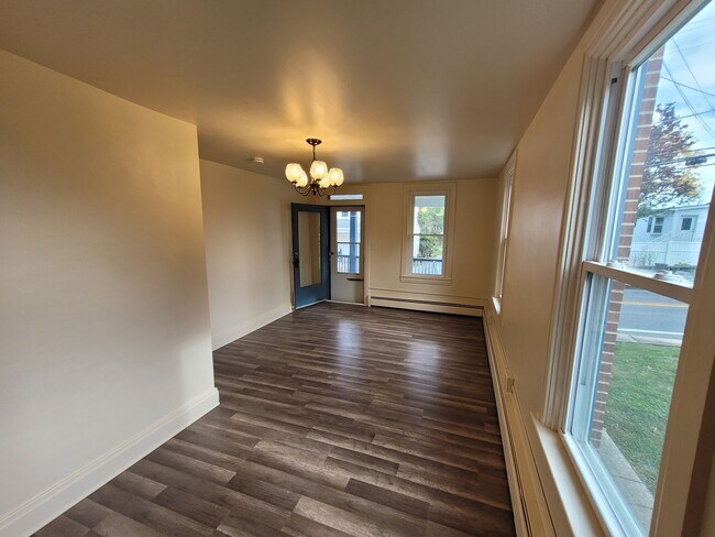 Building Photo - 103 Schoolhouse Rd