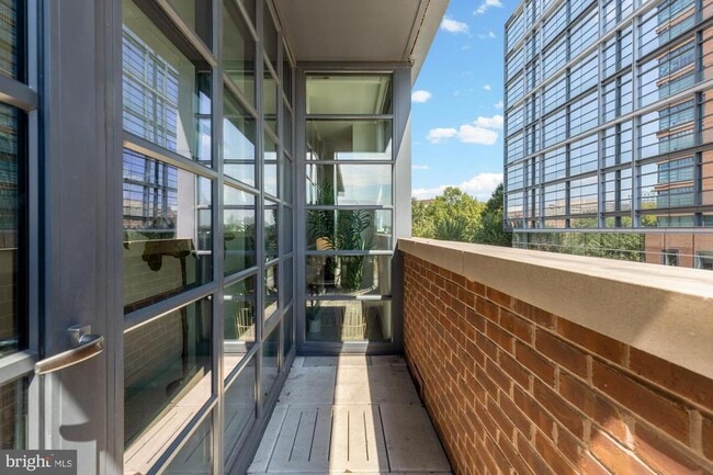 Building Photo - 45 Sutton Square SW
