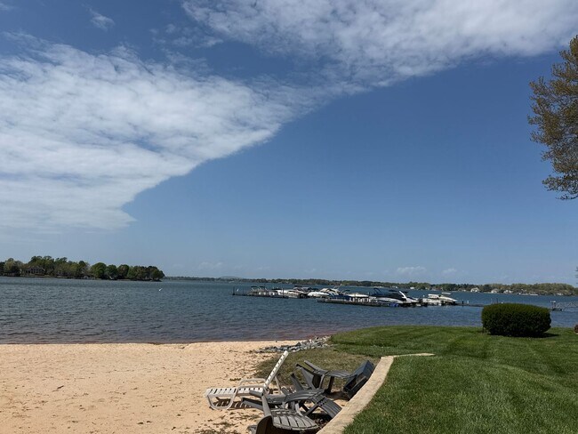 Building Photo - 2 Bedroom Condo in  Portside at Davidson Landing!