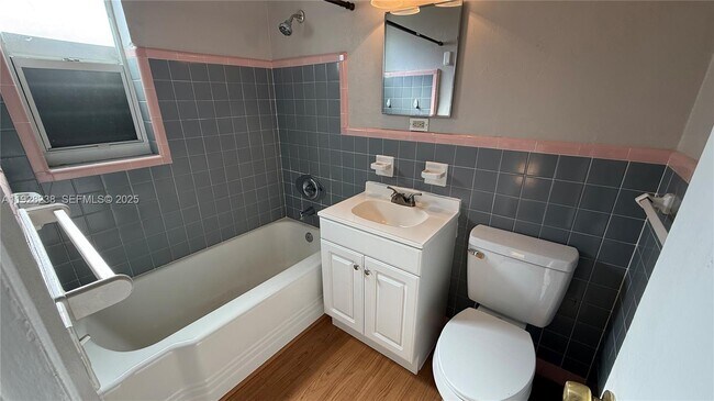 Building Photo - 1310 NE 14th Ave