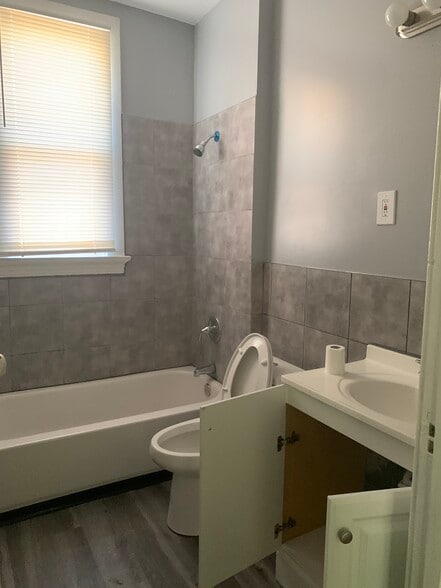 Bathroom - 5030 Genevieve Ave