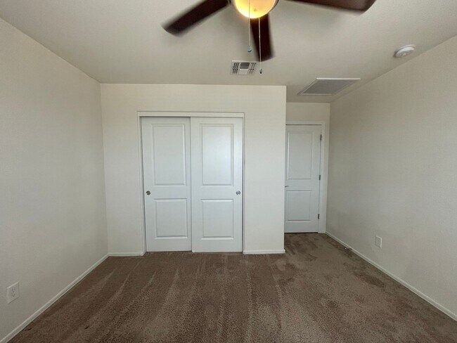 Building Photo - Spacious New-Build Family Home!