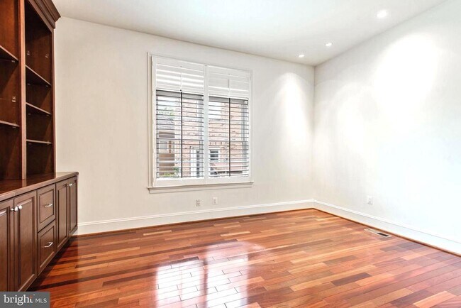 Building Photo - 8319 Quarry Manor Terrace