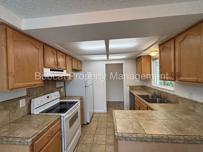 Building Photo - ATTENTION GARDENERS! Charming Indian Hills...