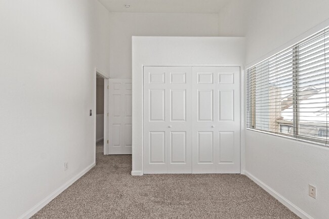 Building Photo - 1080 S Walden Way