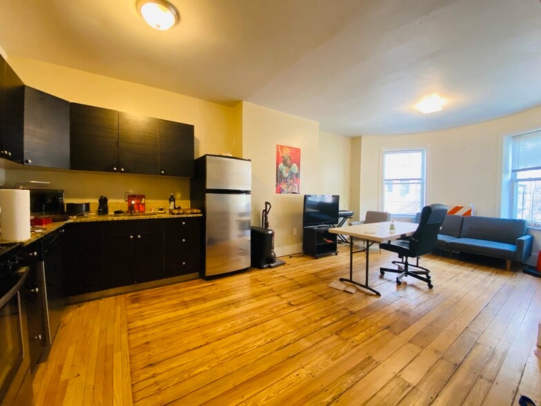 Building Photo - 76 Saint Stephen St