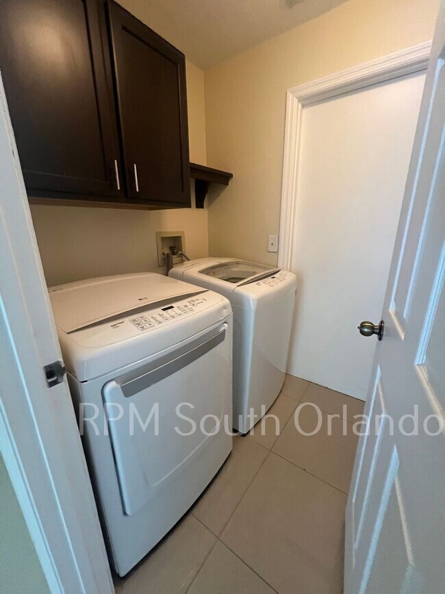 Building Photo - Beautiful 4 Bedroom 2.5 Bath Home with Hea...