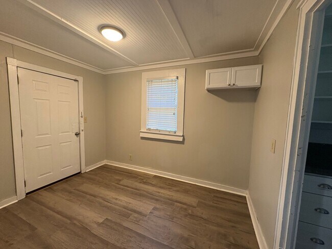 Building Photo - 1020 Adams St