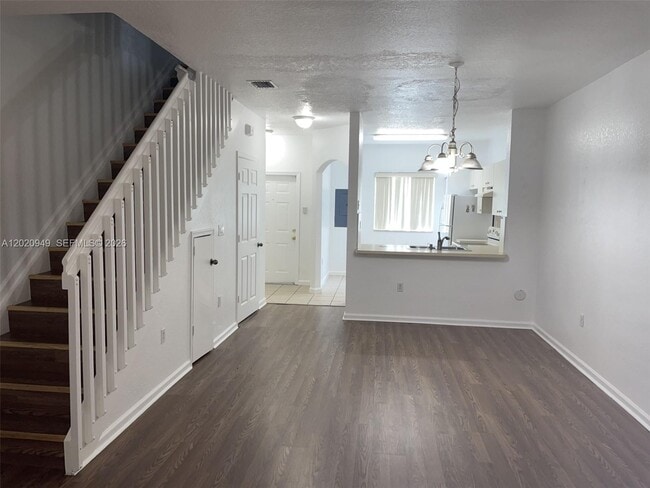 Building Photo - 8835 S Isles Cir