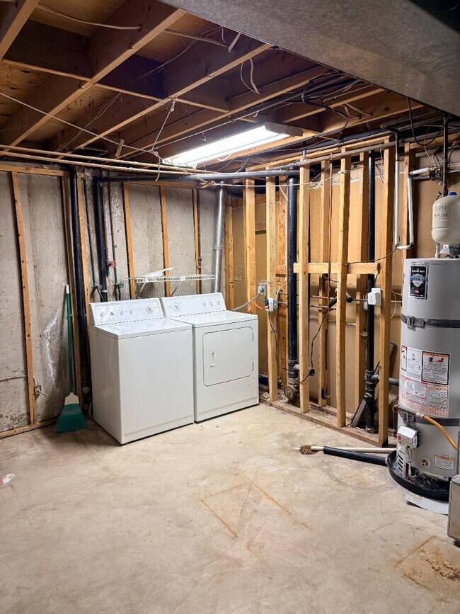 Building Photo - 633 S 1500 E