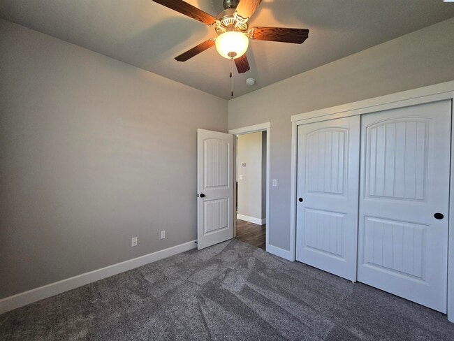 Building Photo - Short Term Rental Rental in Kennewick w/Lawn Care