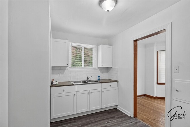 Building Photo - 11434 Laing St