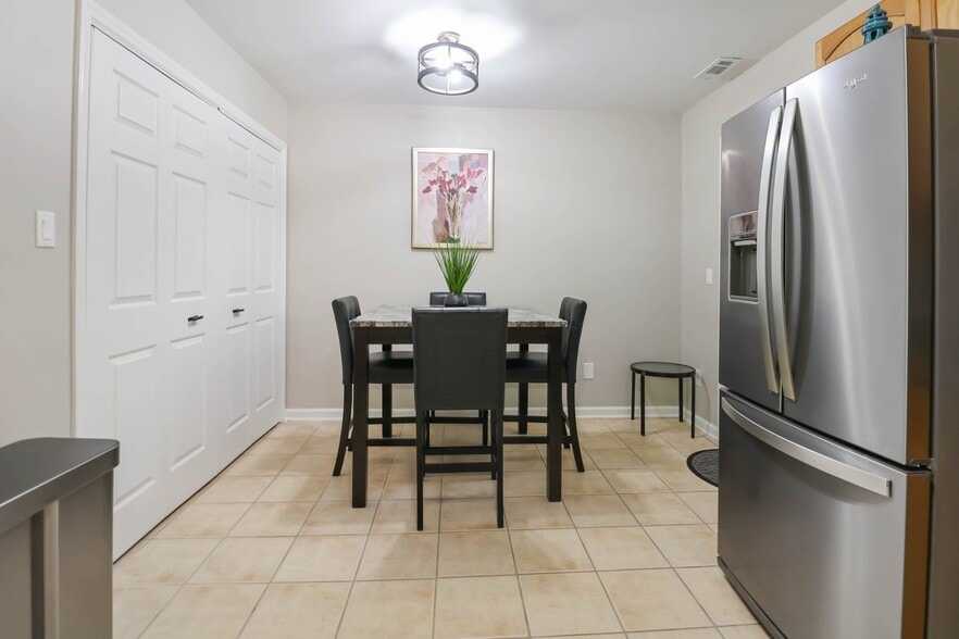 Building Photo - 105 Rhum Pl