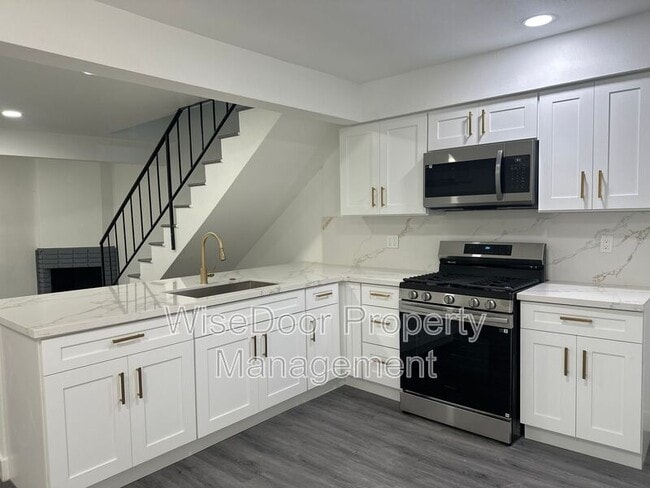 Building Photo - 1812 E Adams Ave