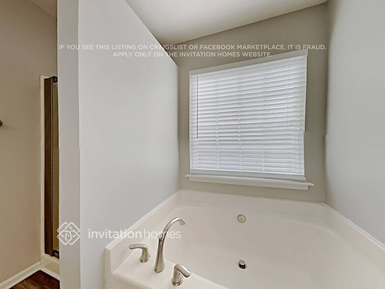 Building Photo - 8122 Bella Vista Ct