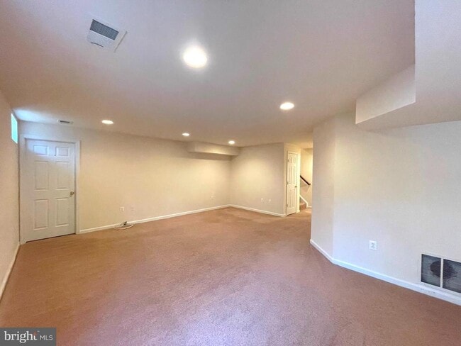 Building Photo - 46053 W Westbury Blvd