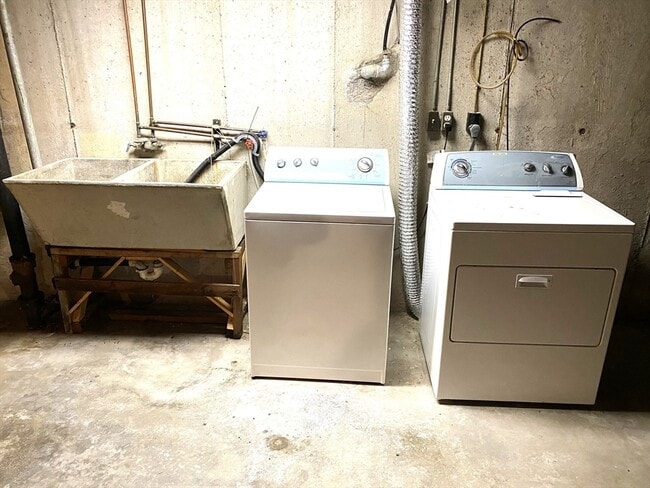 Building Photo - 463 Bailey Rd