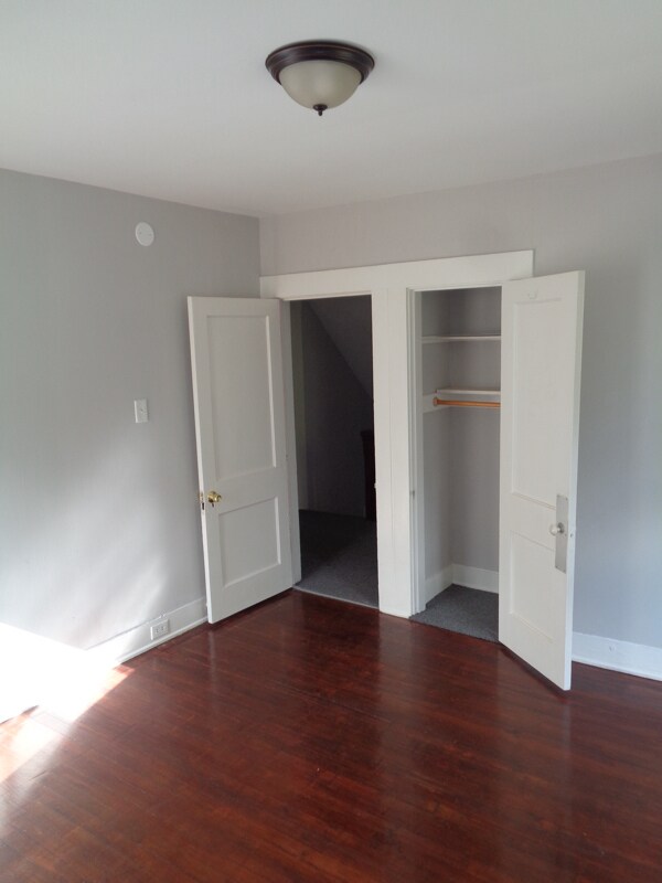 Building Photo - 868 Academy Ave