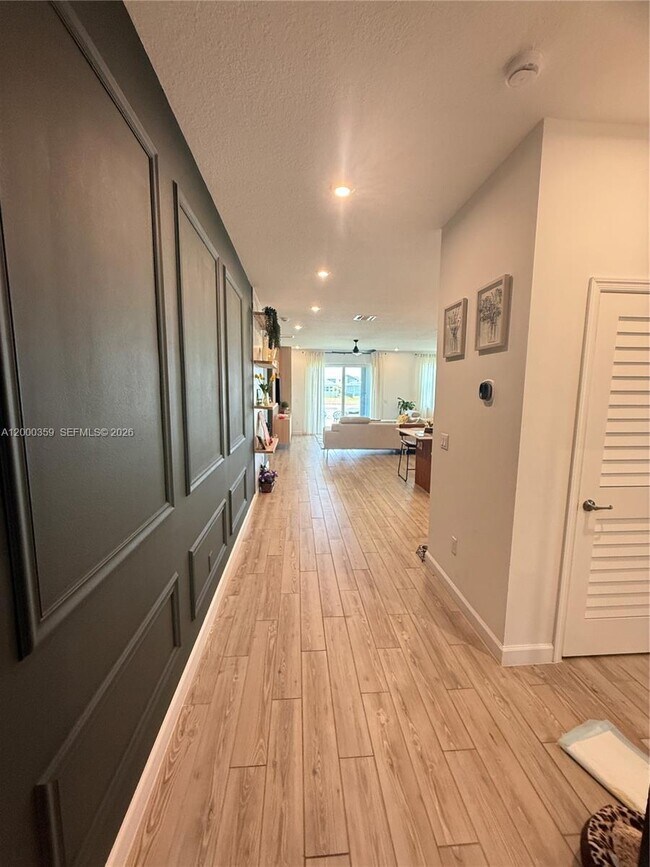 Building Photo - 10503 SW Orana Dr