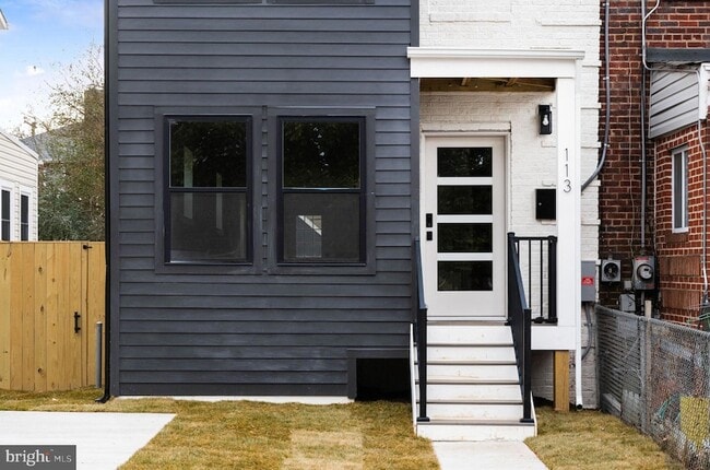 Building Photo - 113 Clifford Ave