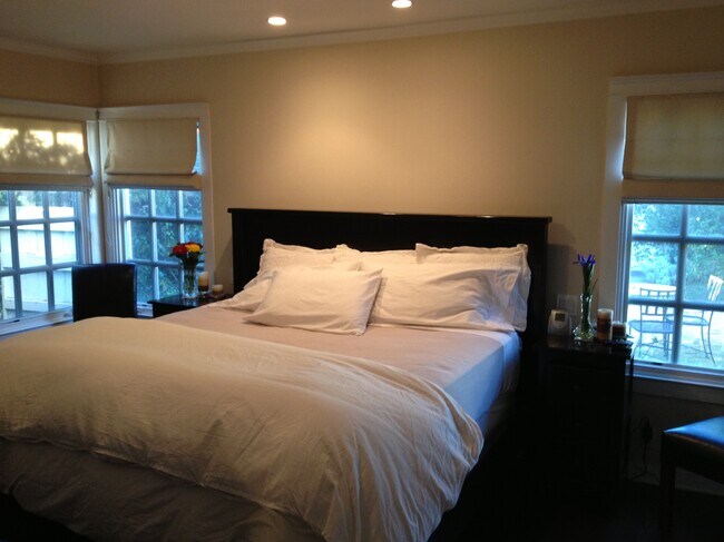 Master Bedroom - 10337 Northvale Rd