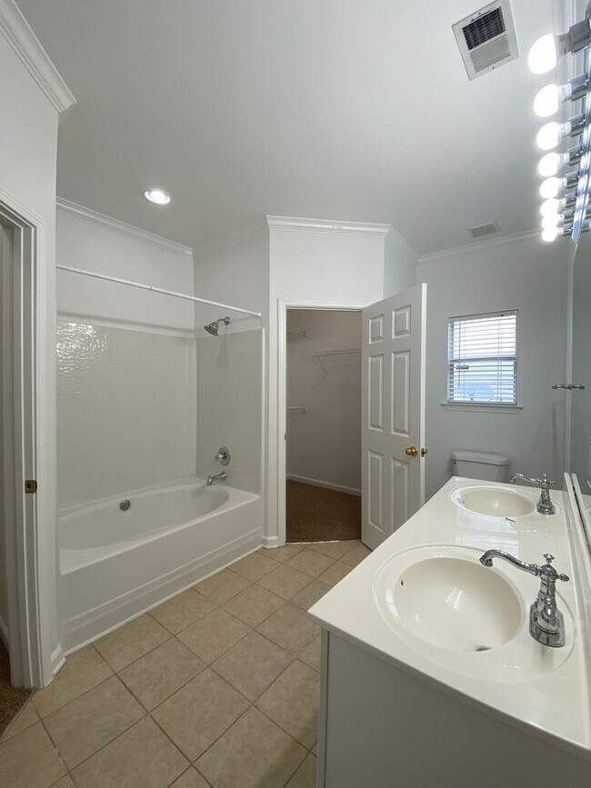 Building Photo - Home for rent in Hoover!!!! Available to V...