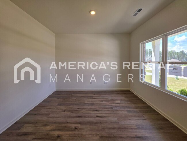 Building Photo - DEPOSIT PENDING! Spacious Home for Rent in Calera, AL!
