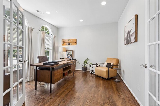 Building Photo - 112 Yardarm Ct
