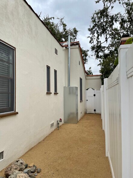 Building Photo - 4209 Vinton Ave