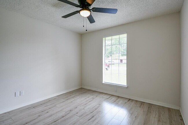 Building Photo - 23938 Spring Mill Ln