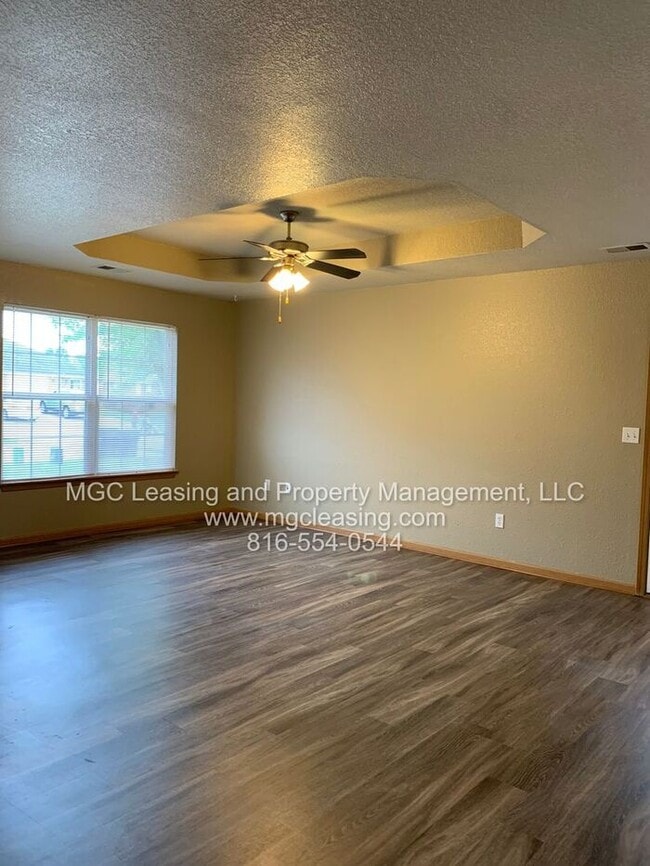 Building Photo - Comfort & Convenience in Grain Valley – Sp...