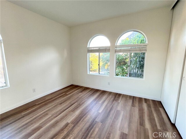 Building Photo - 402 S Ola Vista