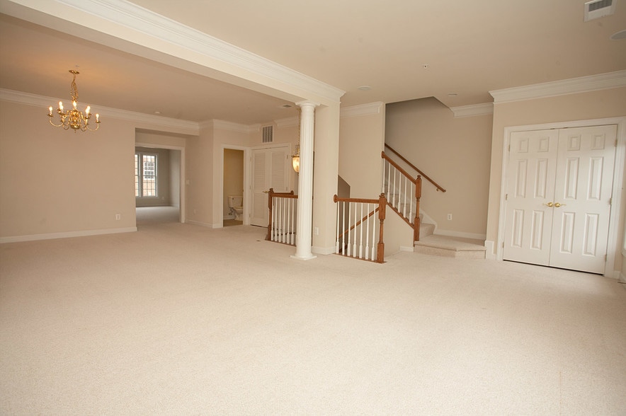 Building Photo - 560 Odendhal Ave