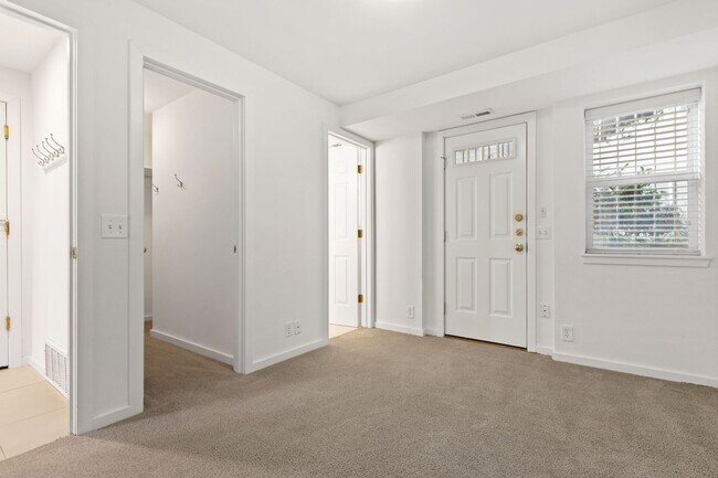 Building Photo - 3Bd/3Ba Seattle Townhome